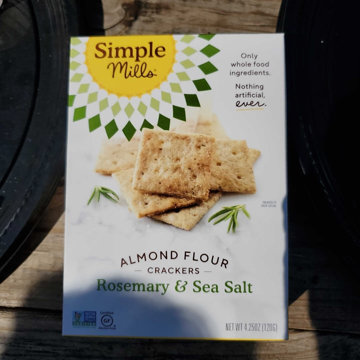 photo of Simple Mills Almond flour crackers rosemary & sea salt shared by @naokim21 on  13 Mar 2021 - review