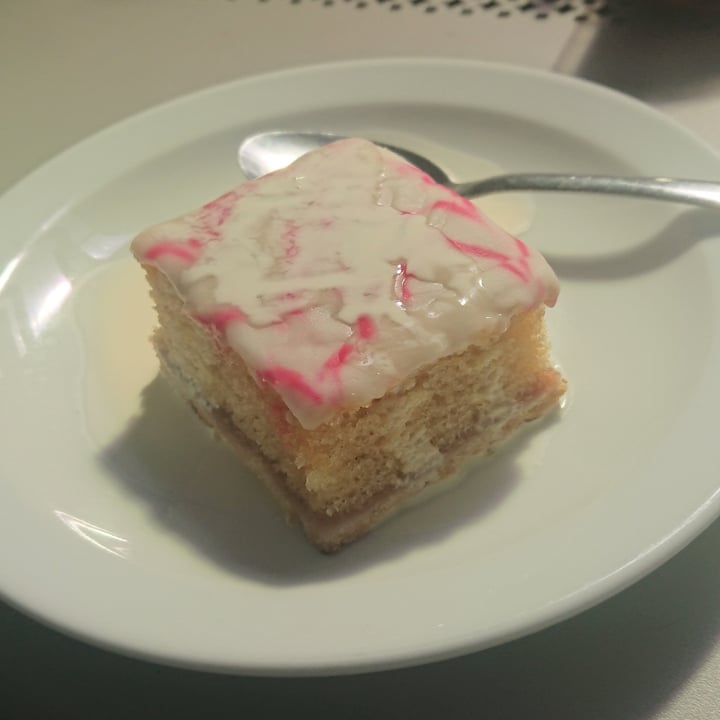 photo of The Retreat Animal Rescue Bakewell tart shared by @sunmoony on  21 Aug 2021 - review