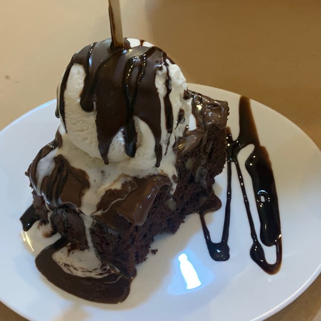 Photo of the dish “Brownie Con Helado (100% Vegano)”