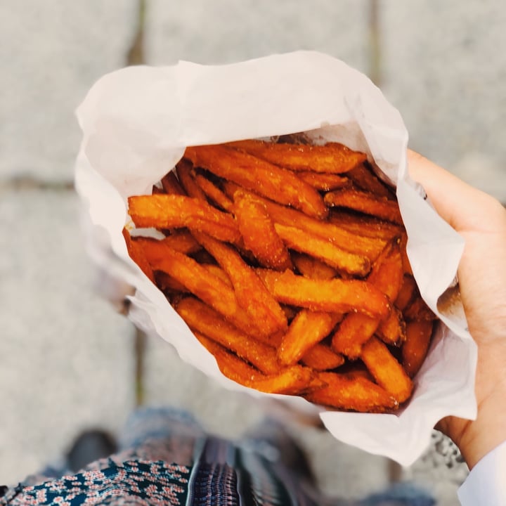 photo of Hans Im Glück German Burgergrill Sweet Potato Fries shared by @consciouscookieee on  21 Jan 2021 - review