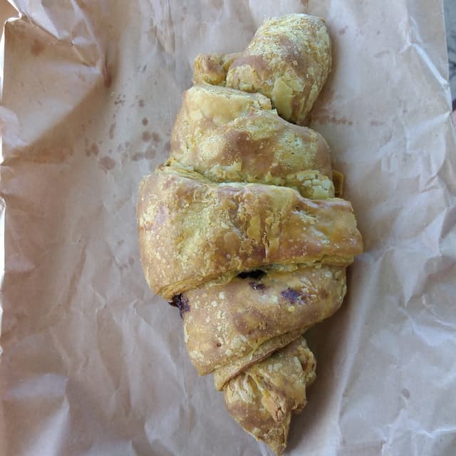 菜肴“Croissant relleno de chocolate”的照片