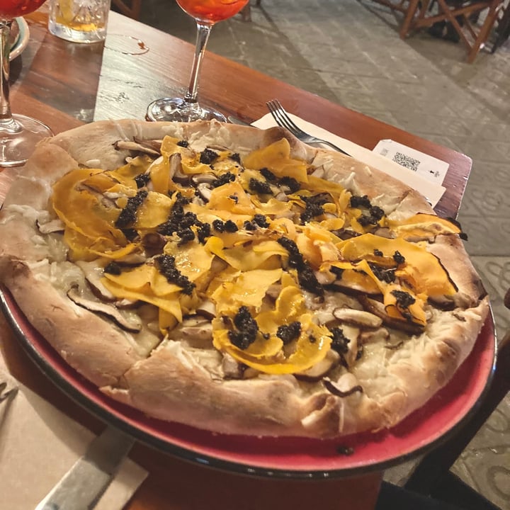 photo of Blu Bar Pizza De Trufa Y Setas shared by @asiayportia on  07 Jun 2021 - review