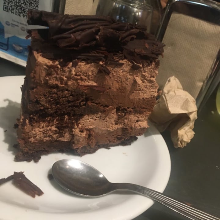 photo of Kiki Pasteleria Vegana Torta de chocolate y mousse de chocolate shared by @catalinabuffarini on  29 Sep 2021 - review