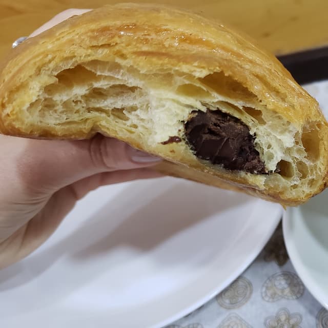 菜肴“Croissant de chocolate negro”的照片