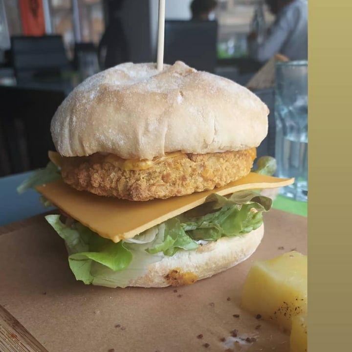 review photo of Mandrágora Restaurante Vegano/Vegetariano Beyond Burger shared by @enekuuus on 26 Nov 2020 - review