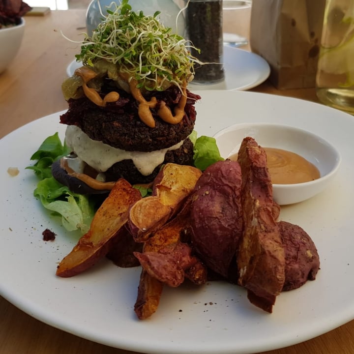 review photo of Her Harvest Rosenhof Farm Mushroom & Walnut Burger shared by @nanipapli on 28 Jul 2020 - review