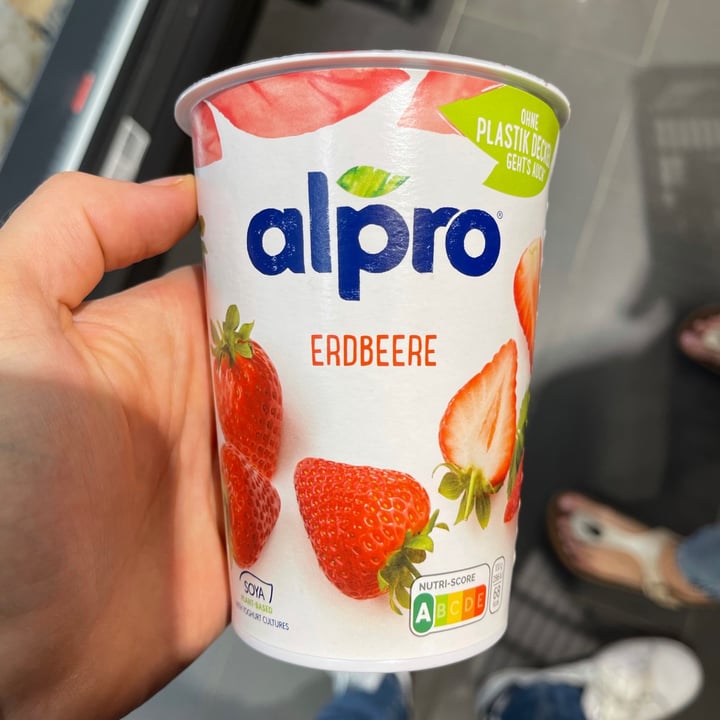 review photo of Alpro Erdbeere Pflanzlich shared by @julesdarules on 25 Jun 2021 - review