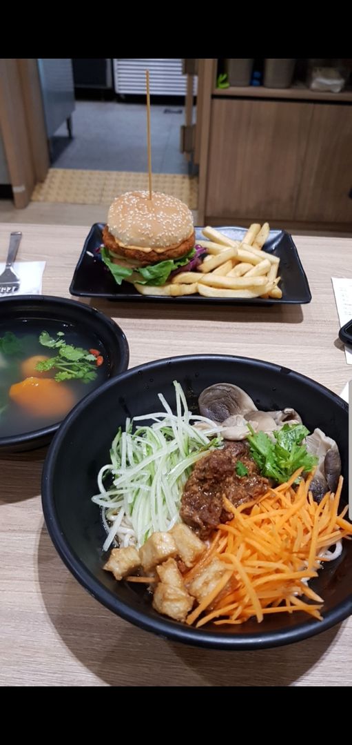photo of GreenDot Westgate Shitake Mushroom Sauce Noodles shared by @nuttybroccoli on  26 Mar 2020 - review