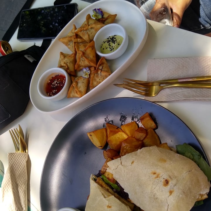 photo of The Avocado Company Sandwich De Tofu shared by @mokaa on  31 Dec 2020 - review