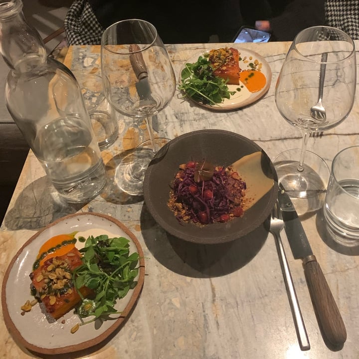 photo of MESA de HOY - Restaurant 100%Végétal Che salad and pumpkin shared by @carolinapedrazzi on  15 Feb 2022 - review