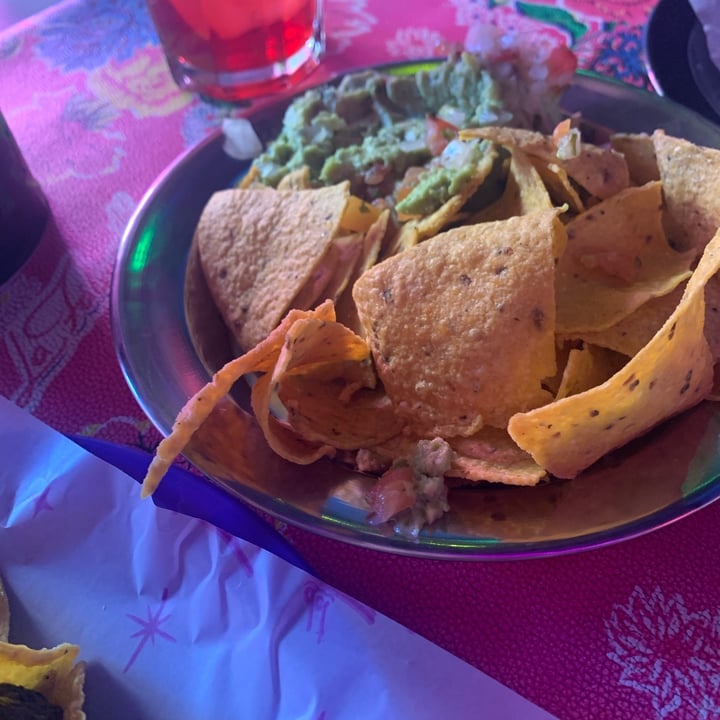 photo of La Fábrica del Taco La Plata Totopos Con Guacamole shared by @ainholatorre on  16 May 2022 - review