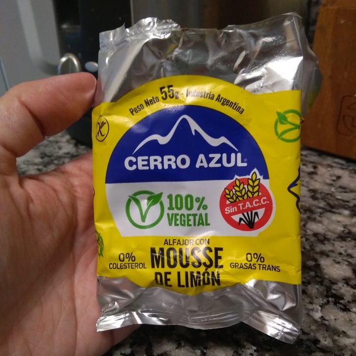 photo of Cerro Azul Alfajor con Mousse de Limón shared by @anashadowcat on  28 Feb 2021 - review