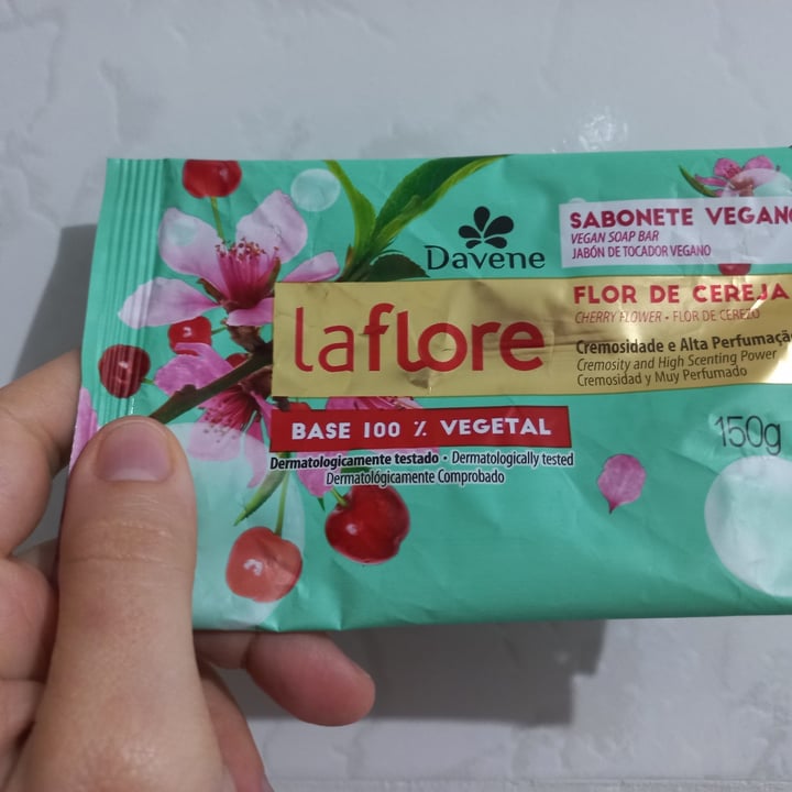 photo of Davene La flore sabonete vegetal flor de cereja shared by @paulacp on  30 Jun 2022 - review