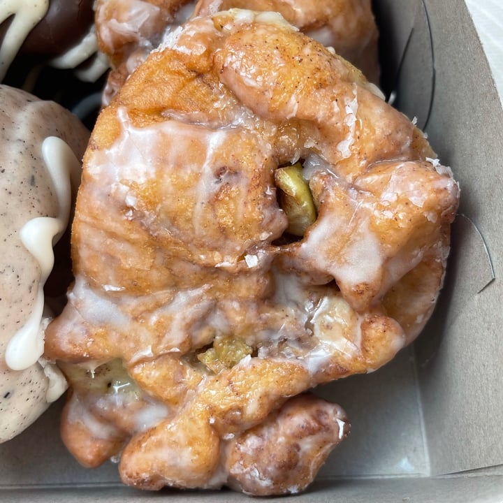 photo of Empire Donuts View Street Vegan apple fritter shared by @goodkarmavegan on  15 Aug 2021 - review