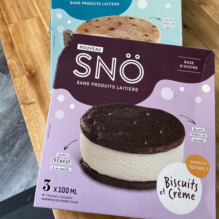 review photo of Snö Cookies & Cream Frozen Dessert Sandwiches shared by @jaqsschuler on 09 Aug 2021 - review