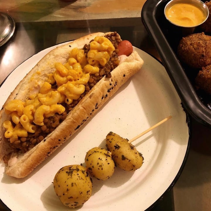photo of VeganMunch Mac N Chilli Hot Dog shared by @onearthling on  21 Jul 2020 - review