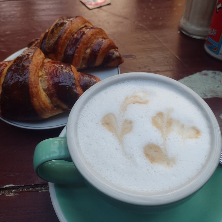 photo of Bohemian territory "Cafe & Pastry" Doble cortado con leche de almendras shared by @sofia8 on  04 Dec 2021 - review