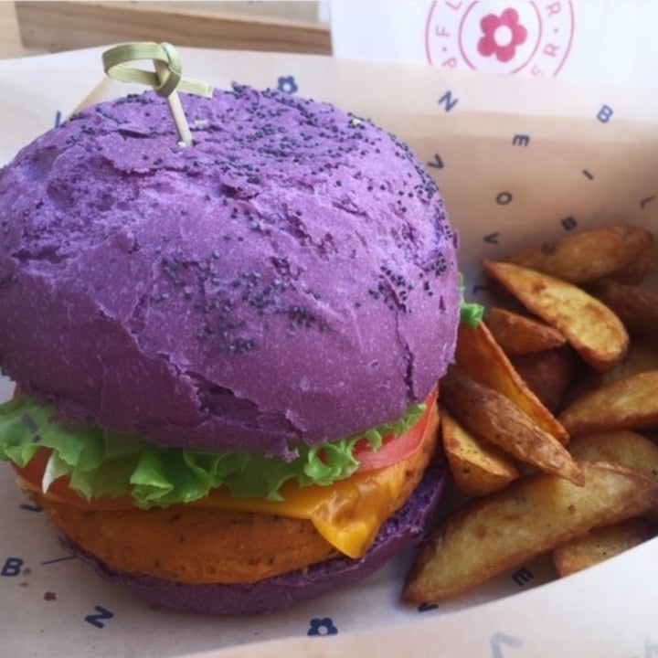 photo of Flower Burger Cheesy cecio shared by @saramango89 on  08 Apr 2022 - review