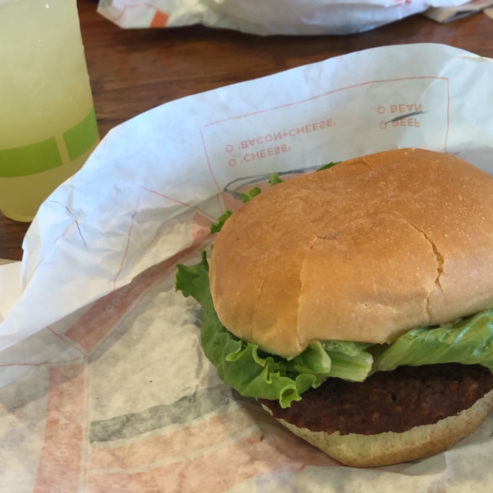 photo of Plant Power Fast Food “Chicken” Sandwich shared by @alexoxo on  07 Jan 2021 - review
