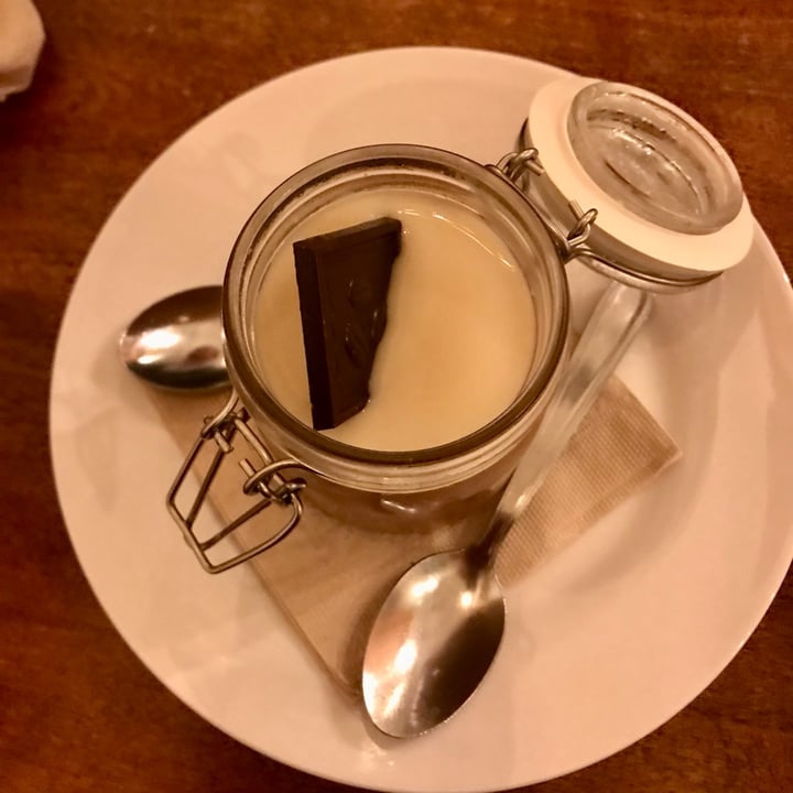 photo of Végét'Halles crème au chocolat et noisettes shared by @mallory17 on  19 Nov 2022 - review
