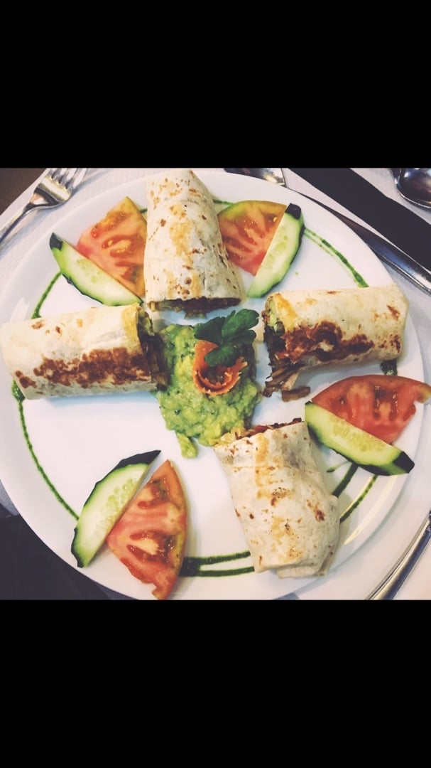 photo of Veggie Garden Maxi wrap con guacamole y queso vegano (wrap with guacamole and vegan cheese) shared by @weganerin on  16 Apr 2020 - review