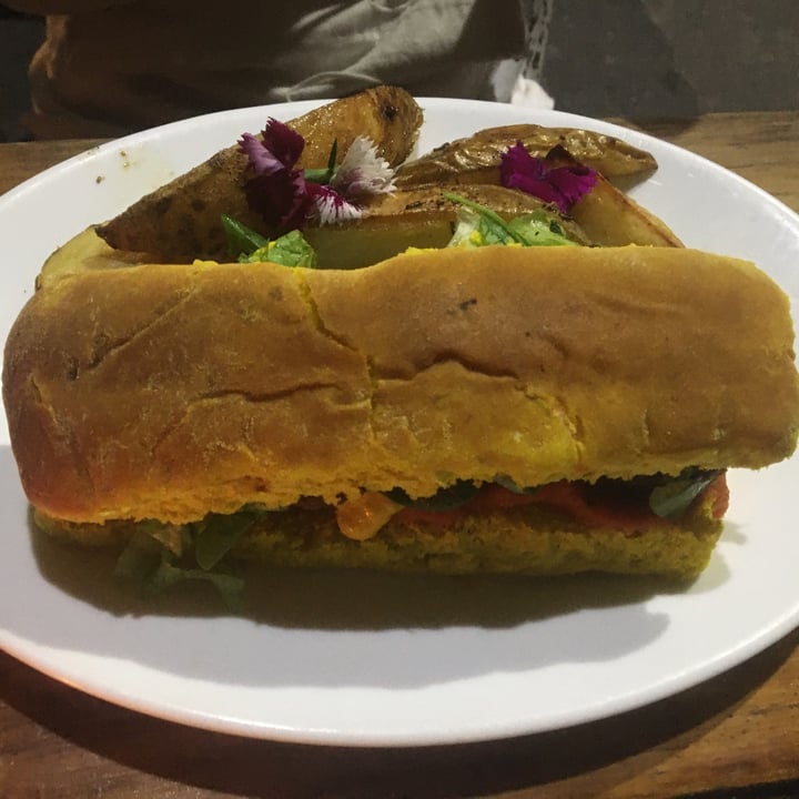 review photo of Artemisia Sandwich de albóndigas shared by @catalinabuffarini on 21 Nov 2021 - review