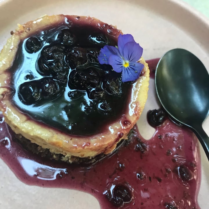 photo of Mudrá Cheesecake de frutos rojos shared by @ladybiird on  24 Dec 2020 - review