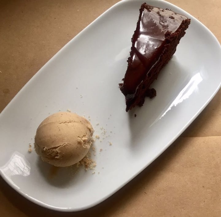 photo of De Raíz Cocina Café Torta de chocolate shared by @whynotvegan on  27 Aug 2019 - review
