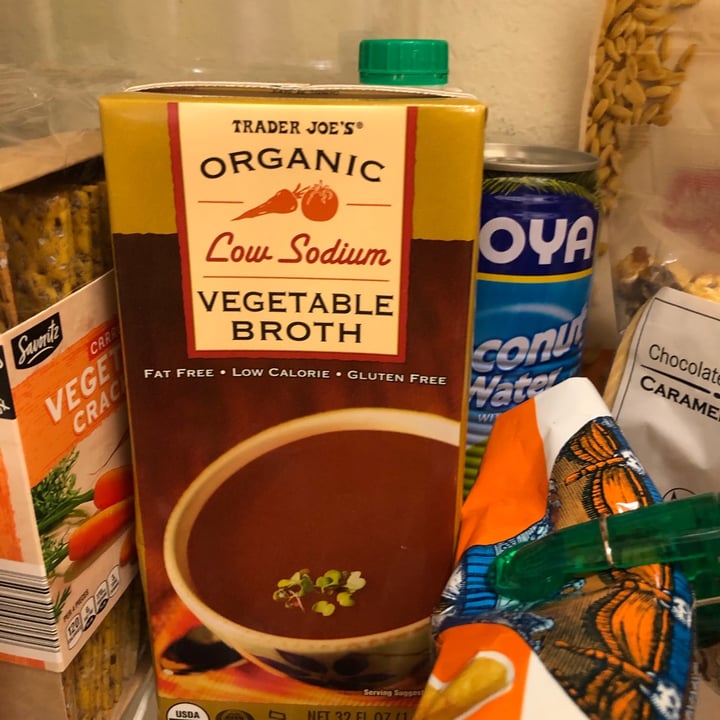 photo of Trader Joe's Organic vegetable broth shared by @alexanfrades on  29 Apr 2020 - review