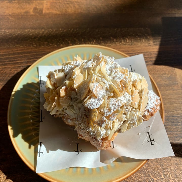 review photo of Smith + Deli Almond Croissant shared by @iak46 on 03 Jan 2022 - review