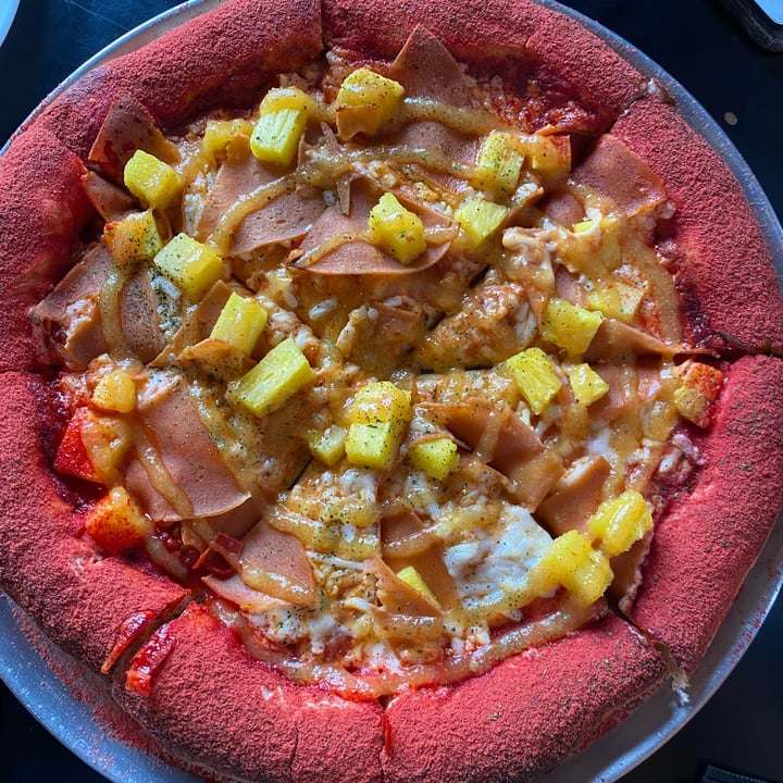 photo of Salvaxe Pizza hawaiana especial con orilla flaming hot shared by @robertoarias on  10 Jun 2022 - review