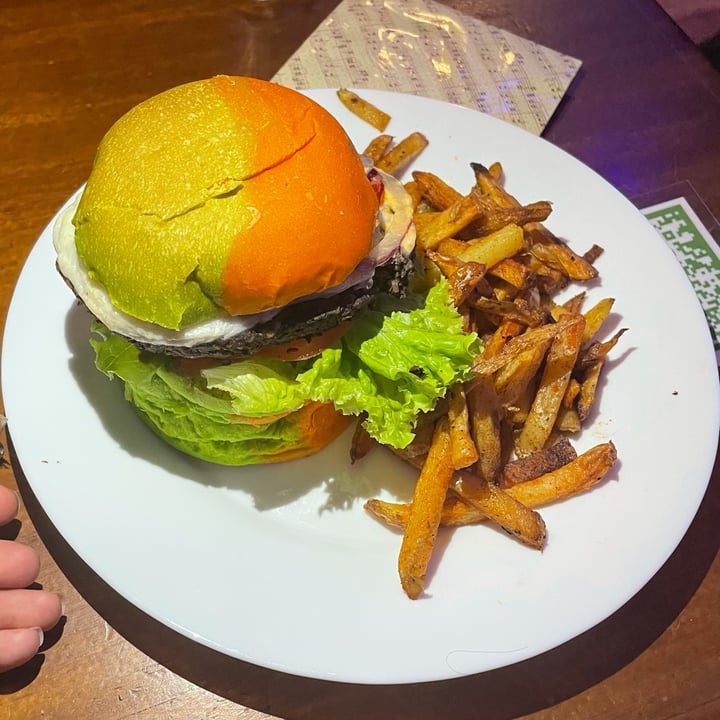 photo of NUVE - Vegan Food & Music Hamburguesa shared by @valenequiza on  11 Nov 2021 - review