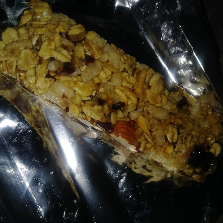 photo of Nature Valley Trail Mix Chewy Granola Bar Fruit & Nut  shared by @soysusana05 on  12 Oct 2021 - review