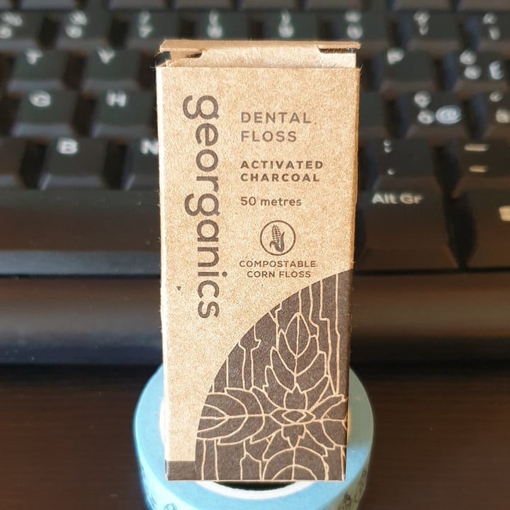 photo of Georganics Hilo dental con carbón shared by @giuliag1 on  25 Mar 2022 - review