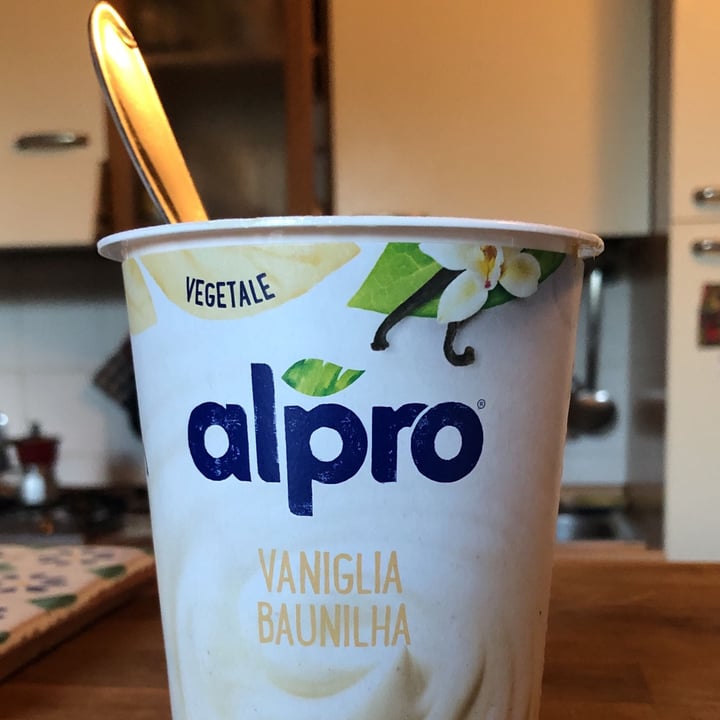 photo of Alpro Vaniglia Baunilha Yogurt shared by @emmeerreti on  05 Oct 2022 - review