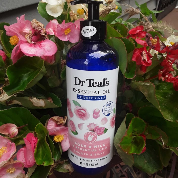 photo of Dr Teal's Essential oil conditioner shared by @ohtobeahayes on  11 Jun 2021 - review