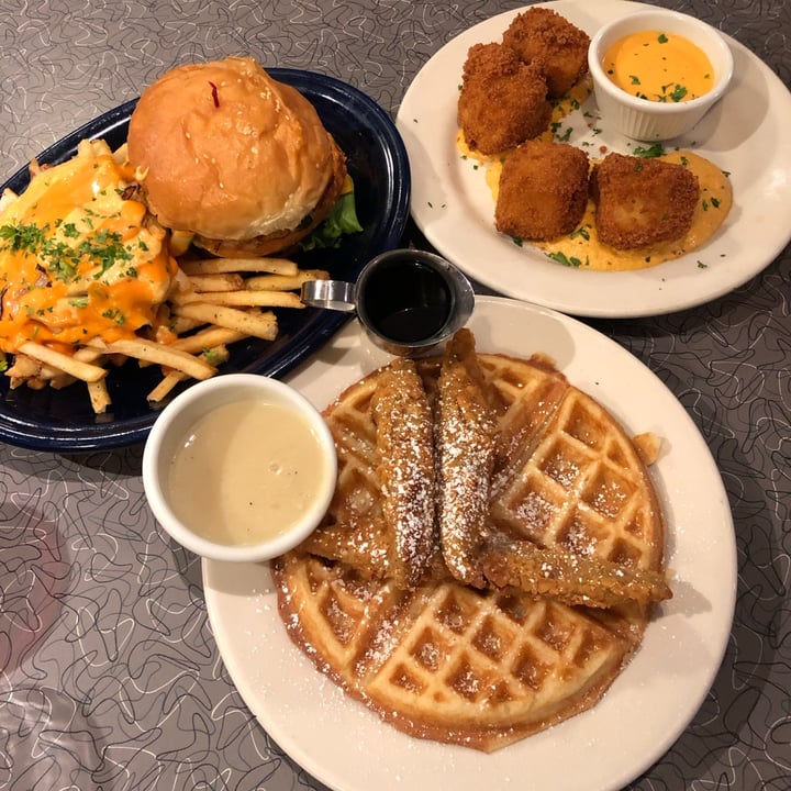 review photo of Veggie Galaxy Chic'n & Waffles shared by @plantbasedlace on 18 Jun 2020 - review