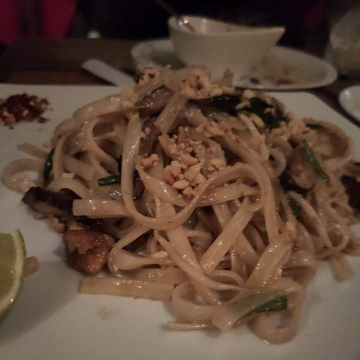 photo of Bali Bar Vegan pad thai shared by @moonshade on  08 Aug 2022 - review