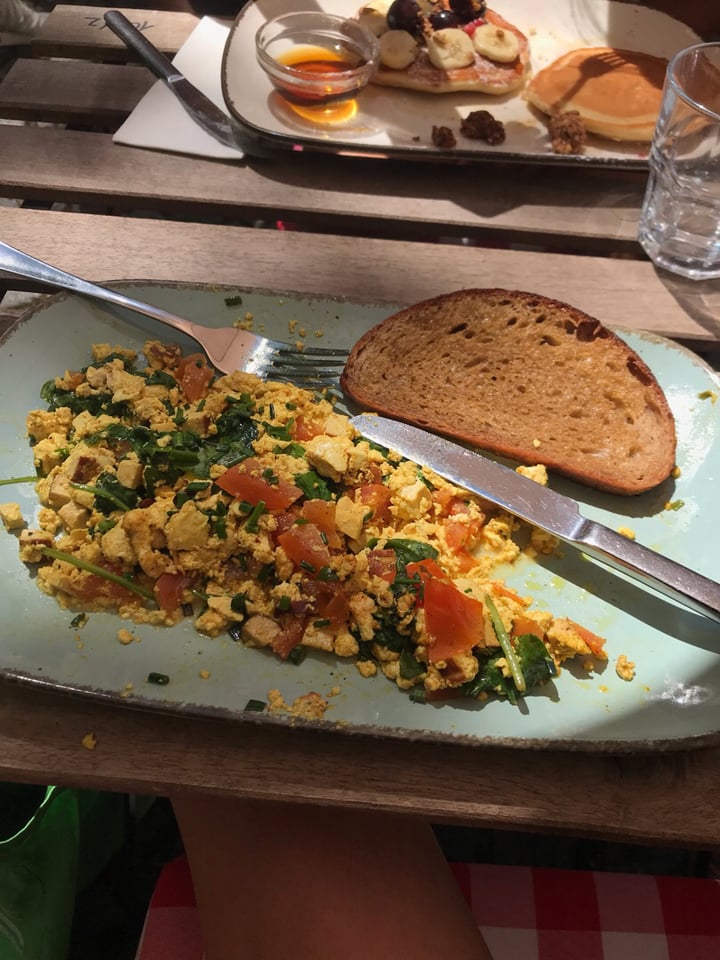 photo of Emmi's Kitchen Glockenbachviertel Scrambled tofu shared by @hannaah on  02 Jul 2019 - review