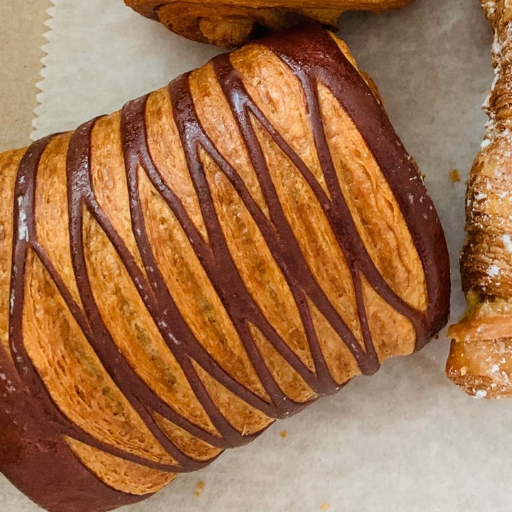 photo of L' Artisane Creative Bakery Pain au Chocolat shared by @anasoto on  11 Apr 2021 - review