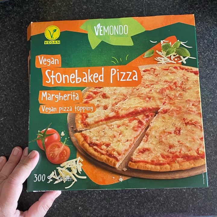 photo of Vemondo Vegan Stonenbaked Pizza Margherita shared by @veganagram on  07 Feb 2022 - review