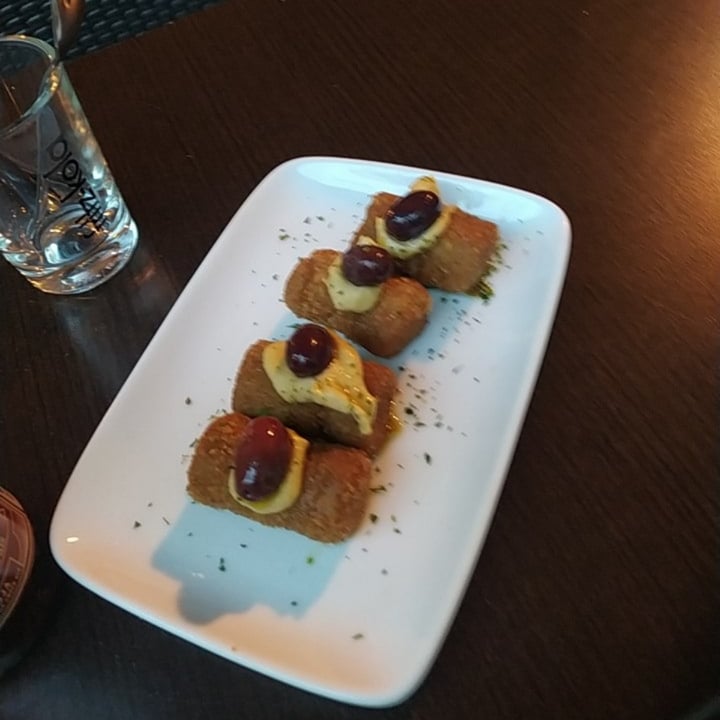 photo of B-12 Rte Bar Vegano Croquetes Amb Hummus shared by @evains on  19 Aug 2022 - review