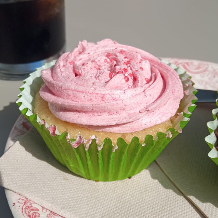 photo of Universal Cupcake Rosa shared by @anabigrr on  06 Sep 2021 - review