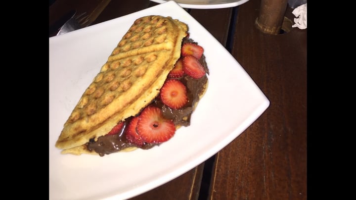 review photo of Le Gule Waffles Waffle con “nutella” y frutillas shared by @solsahade on 05 Jan 2020 - review