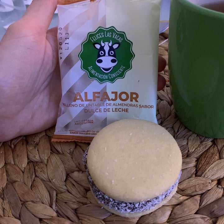 photo of Felices Las Vacas Alfajor Maicena shared by @anaoppizzi on  27 Apr 2020 - review
