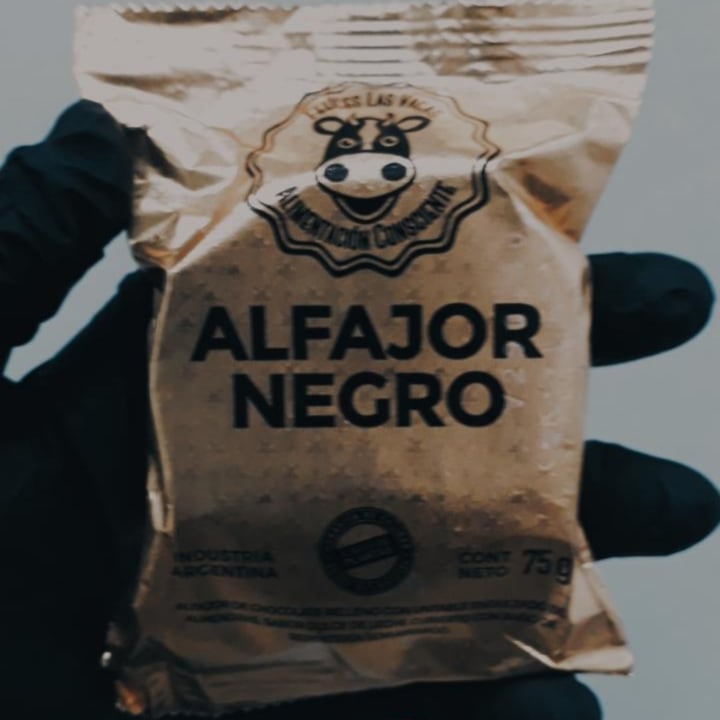 photo of Felices Las Vacas Alfajor Negro shared by @vegansdaily on  02 Jul 2020 - review