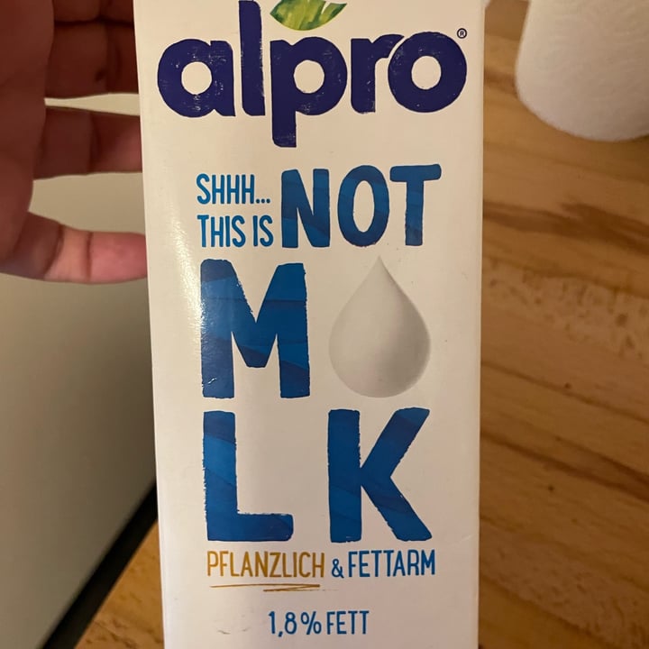 photo of Alpro Shhh...This isn't milk 1,8% shared by @greteli on  21 Jun 2022 - review