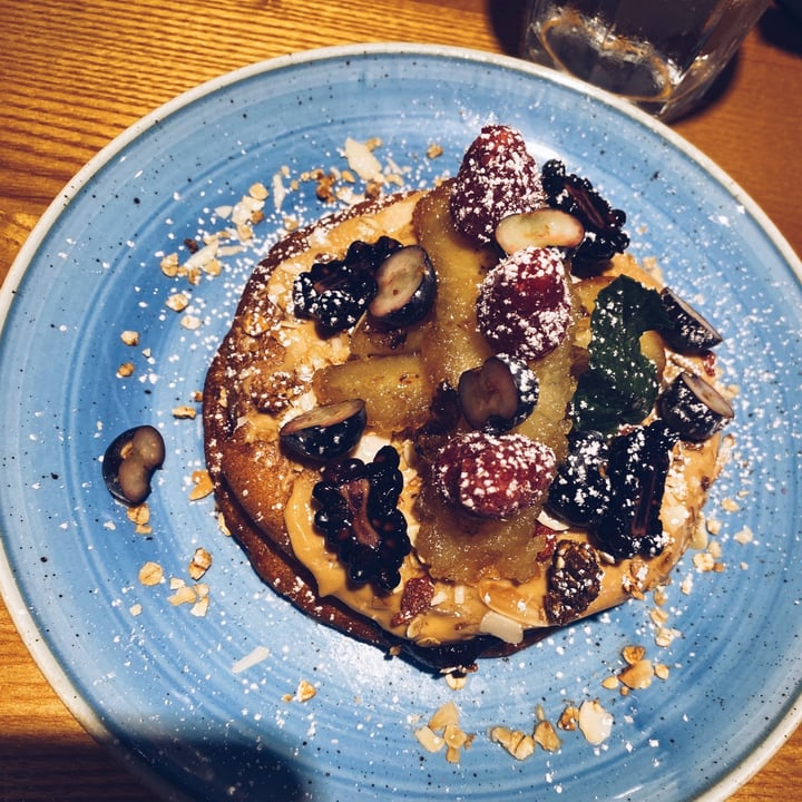 photo of Zenith Brunch & Cocktails - Barcelona Vegan pancakes, banana flambè, peanut butter, mixed berries jam, granola shared by @theveganavocadito on  10 Oct 2022 - review