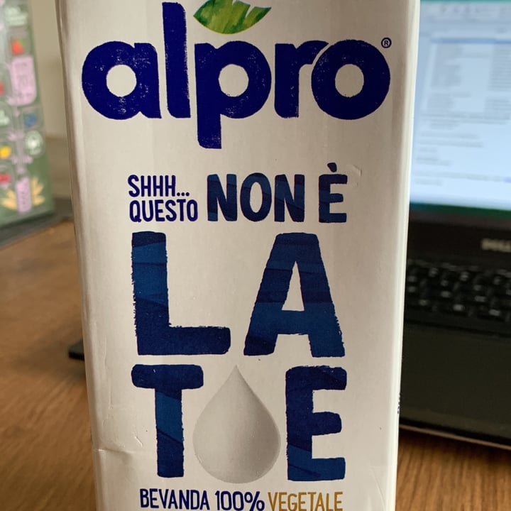 photo of Alpro This is Not Milk Classic Questo Non è Late Classico shared by @verdesalvia on  30 Jun 2022 - review