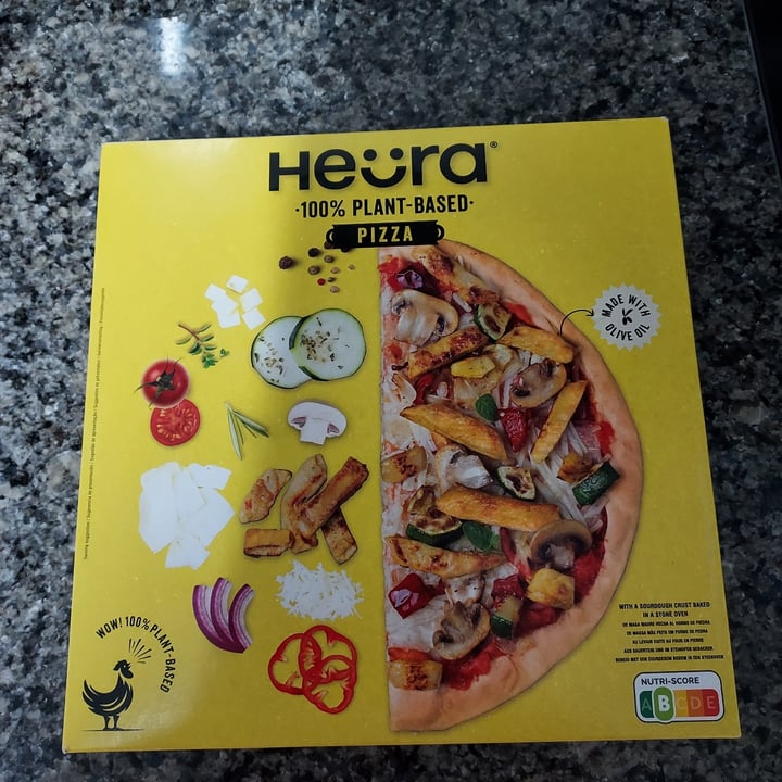photo of Heura 100% plant based pizza shared by @sabrinamurua on  03 Apr 2022 - review